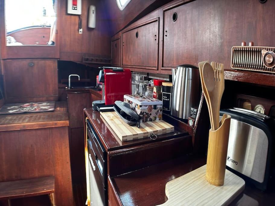 The Captains Locker - 30Ft Yacht San Miguel de Abona Dış mekan fotoğraf